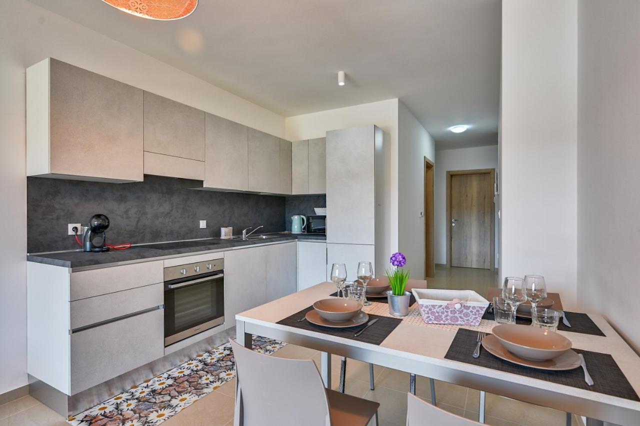 Gold Apartment Медулин Екстериор снимка