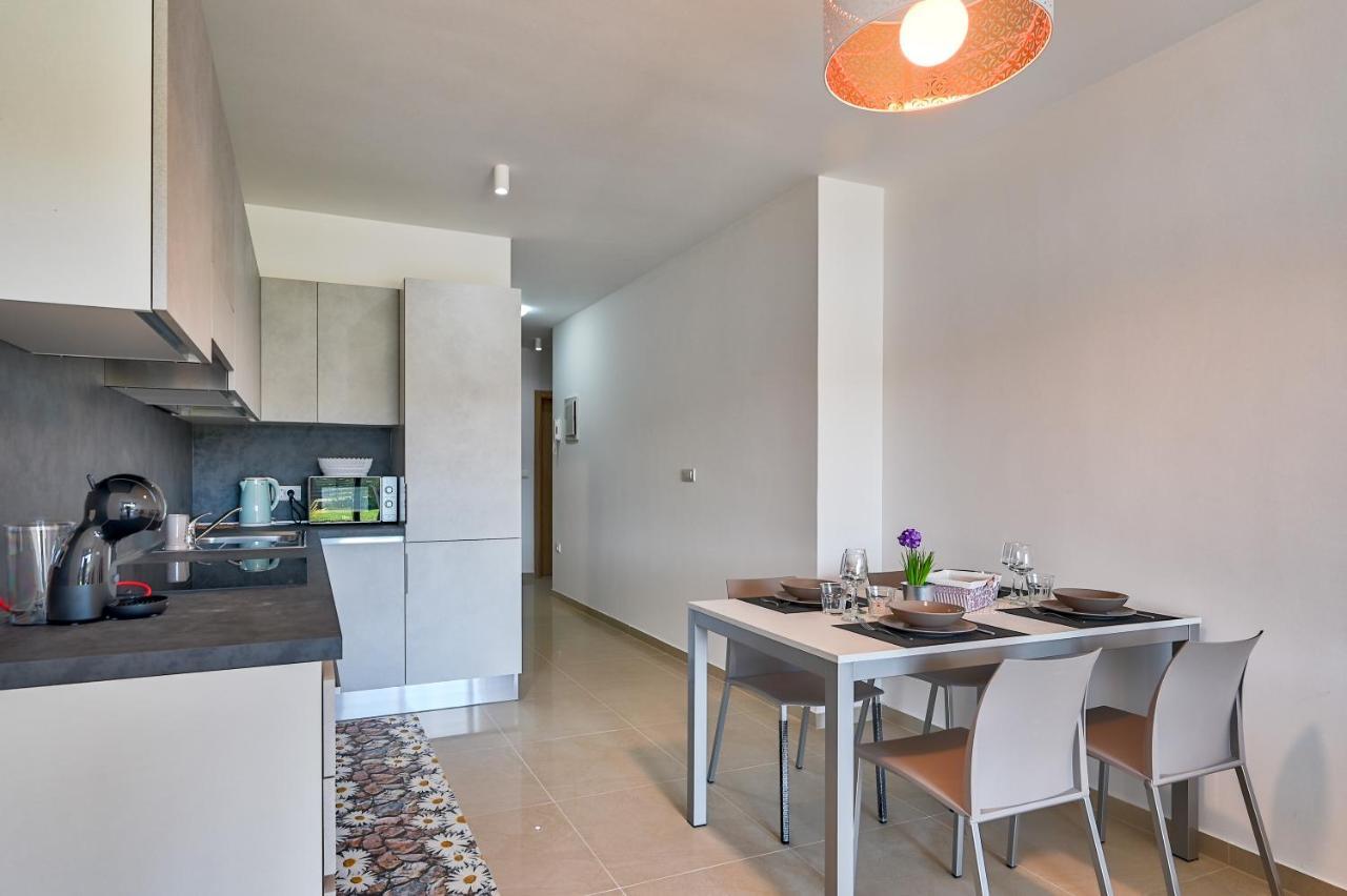 Gold Apartment Медулин Екстериор снимка